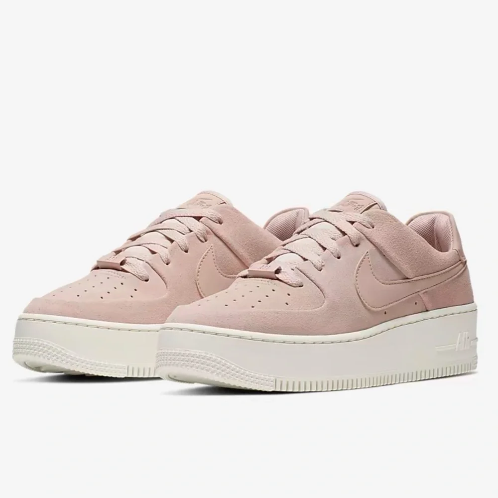 Nike WMNS Air Force 1 Sage Low Platform Sneakers Particle Beige/Phant AR5339-201